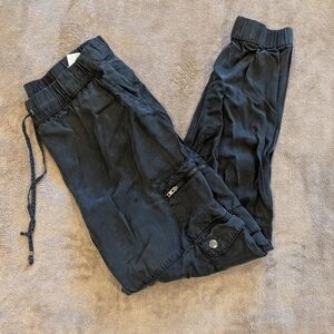 Women's Banana Republic Tencil Cargo Joggers In Black, Size Small